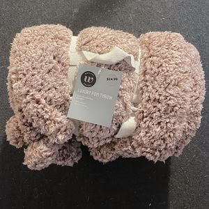 Burgundy and white Pom Pom Throw Blanket